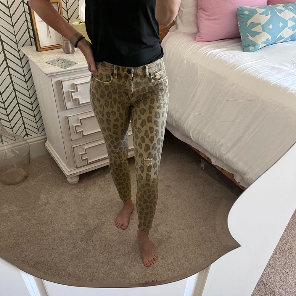 LIKE NEW BLANKNYC Animal Print Distressed Jeans 27